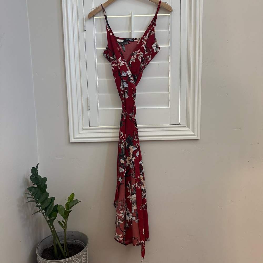 3/$10 🛒🛍️ SHEIN Maroon Burgundy Red Floral Print High-Low Wrap Dress - Size XS